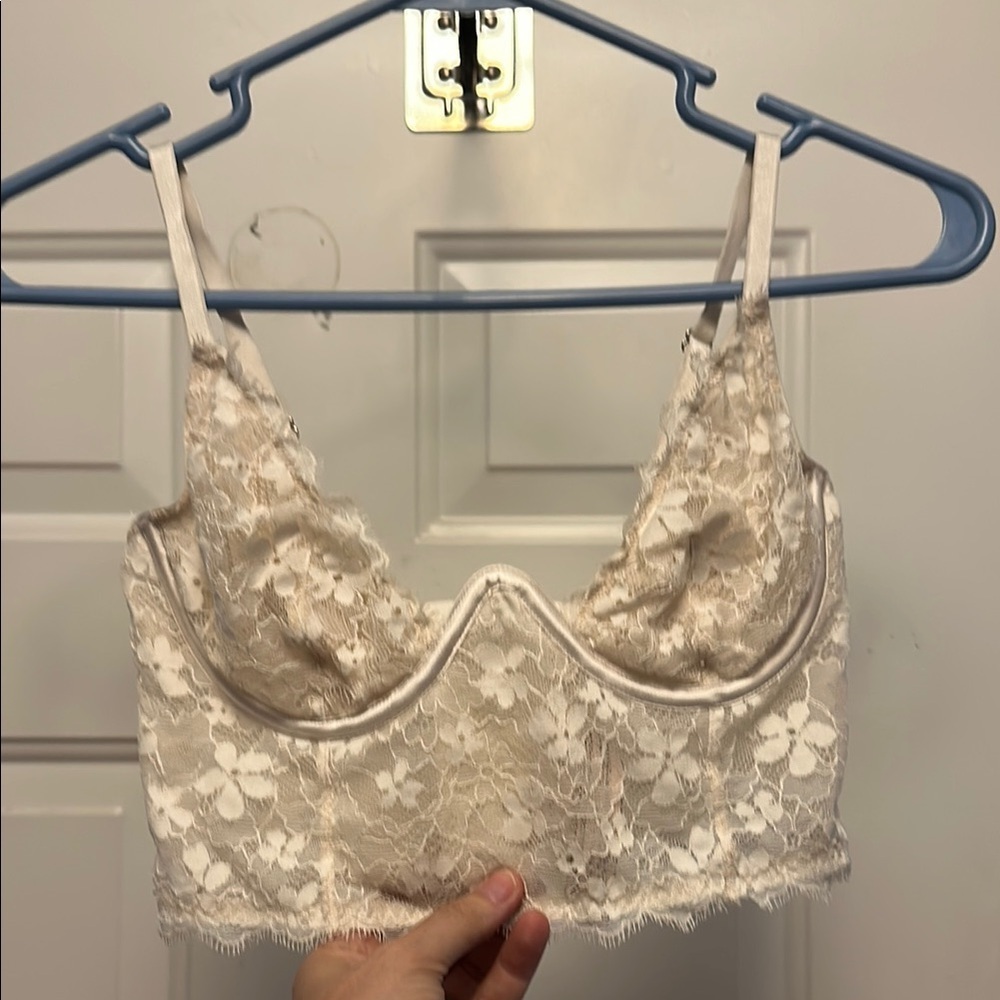 Victorias Secret Bra Womens Size 34B Dream Angels Undercuts White Lace
